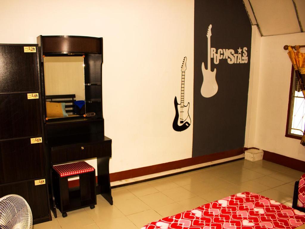 Walkinn Guesthouse 1 Chiang Mai Habitación foto